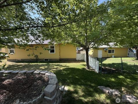 18 Cherry Avenue W Omak WA 98841