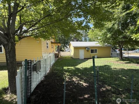 18 Cherry Avenue W Omak WA 98841