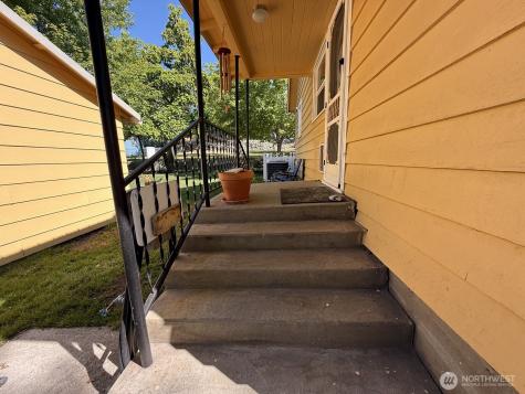 18 Cherry Avenue W Omak WA 98841