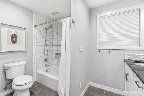 4105 96th Avenue SE Mercer Island WA 98040