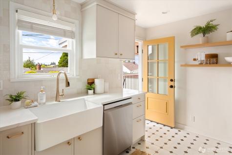 8311 19th Avenue NW Seattle WA 98117