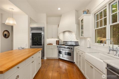 13401 Manzanita Road NE Bainbridge Island WA 98110