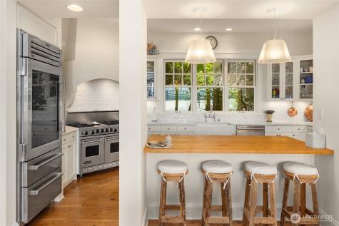 13401 Manzanita Road NE Bainbridge Island WA 98110
