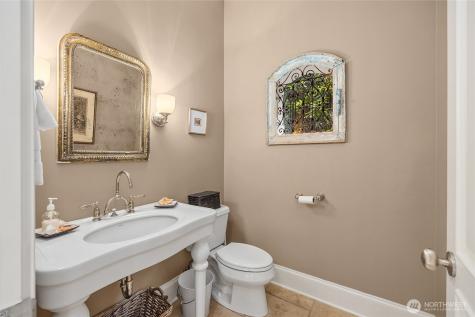13401 Manzanita Road NE Bainbridge Island WA 98110