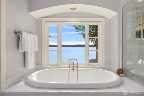 13401 Manzanita Road NE Bainbridge Island WA 98110