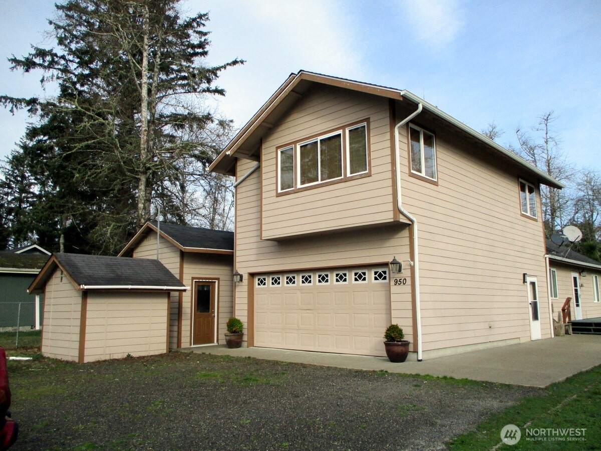 950 Falls Of Clyde Loop SE Ocean Shores WA 98569