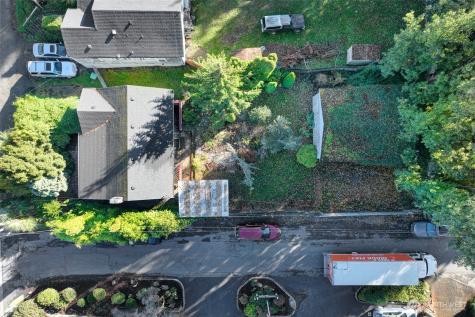 2303 95TH Seattle WA 98115