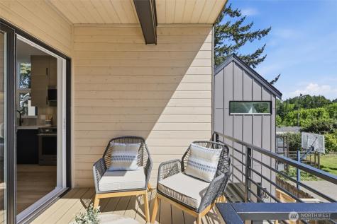 4233 S Bradford Street Seattle WA 98118