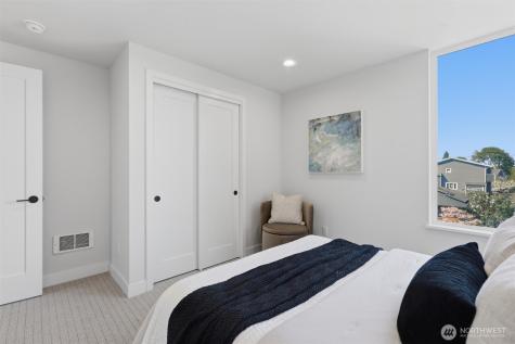 4233 S Bradford Street Seattle WA 98118