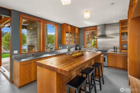 10403 NE Seaborn Road Bainbridge Island WA 98110