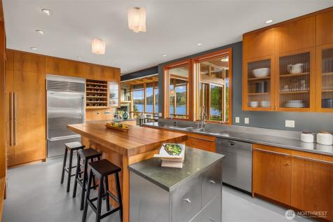 10403 NE Seaborn Road Bainbridge Island WA 98110