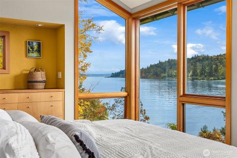 10403 NE Seaborn Road Bainbridge Island WA 98110