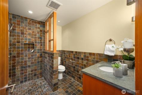 10403 NE Seaborn Road Bainbridge Island WA 98110
