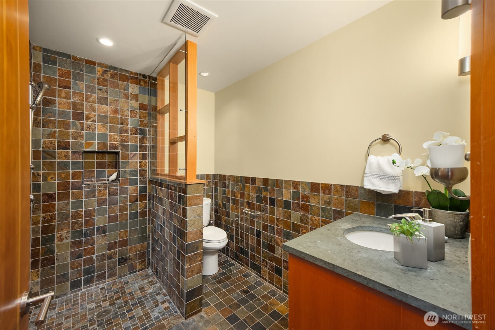 10403 NE Seaborn Road Bainbridge Island WA 98110