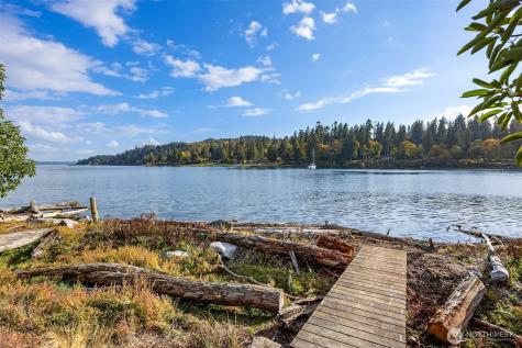 10403 NE Seaborn Road Bainbridge Island WA 98110