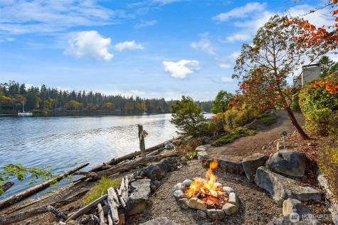 10403 NE Seaborn Road Bainbridge Island WA 98110