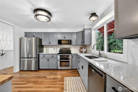7511 43rd Avenue NE Seattle WA 98115