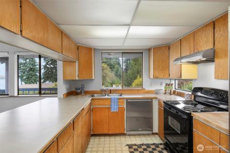 5046 NW Lakeness Road Poulsbo WA 98370