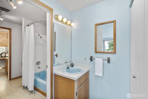 5046 NW Lakeness Road Poulsbo WA 98370