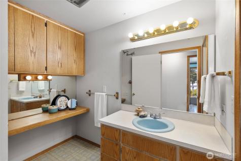 5046 NW Lakeness Road Poulsbo WA 98370