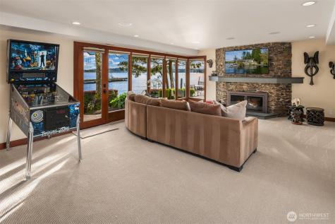 2095 Rose Point Lane Kirkland WA 98033
