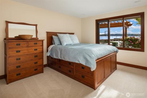 2095 Rose Point Lane Kirkland WA 98033
