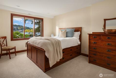 2095 Rose Point Lane Kirkland WA 98033