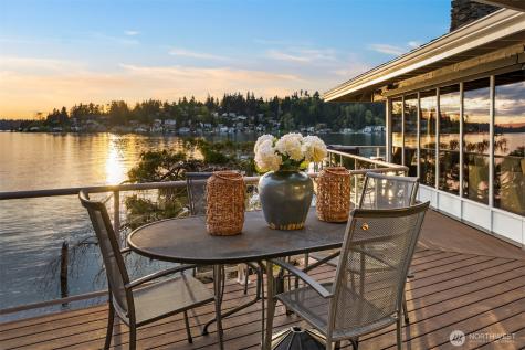 2095 Rose Point Lane Kirkland WA 98033
