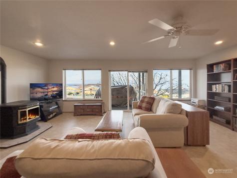 276 Grandview Avenue Camano Island WA 98282
