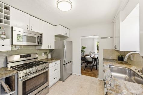9416 5th Avenue NE Seattle WA 98115