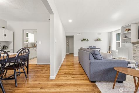 9416 5th Avenue NE Seattle WA 98115