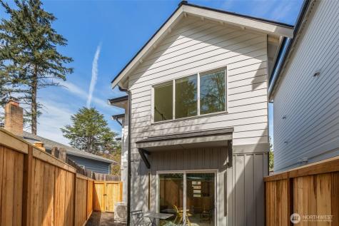 11013 Goodwin Way NE Seattle WA 98125
