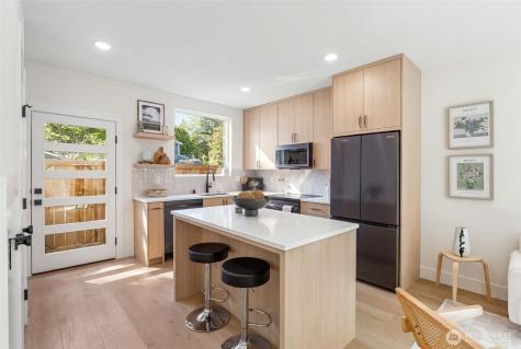 11013 Goodwin Way NE Seattle WA 98125