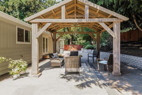 1136 205th Avenue NE Sammamish WA 98074