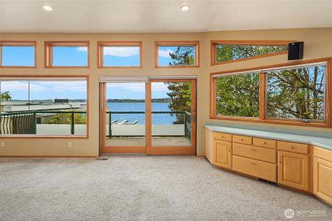 557 5th Avenue W Kirkland WA 98033