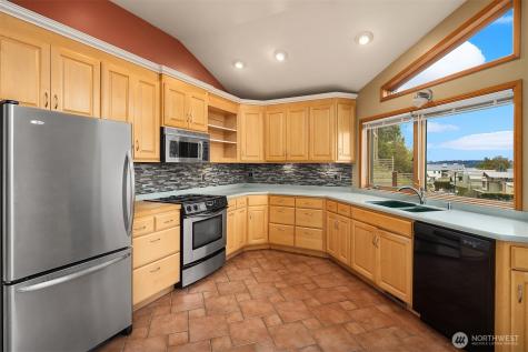 557 5th Avenue W Kirkland WA 98033