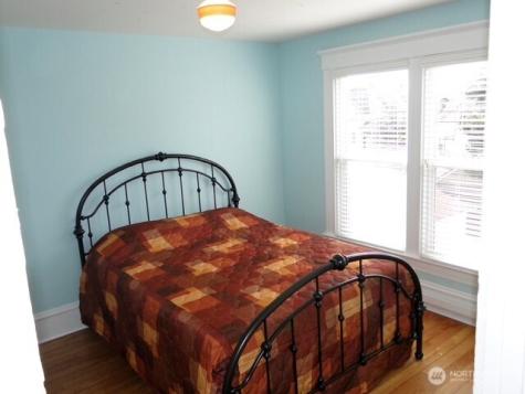 1921 44 Avenue SW Seattle WA 98116