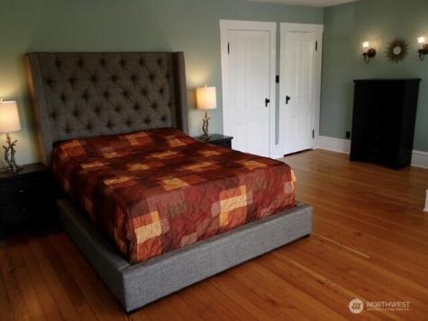 1921 44 Avenue SW Seattle WA 98116