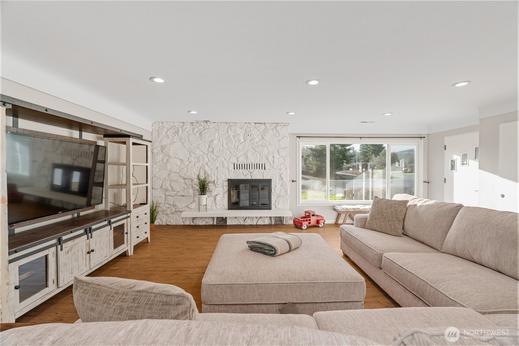 8 Trinity Place Cosmopolis WA 98537