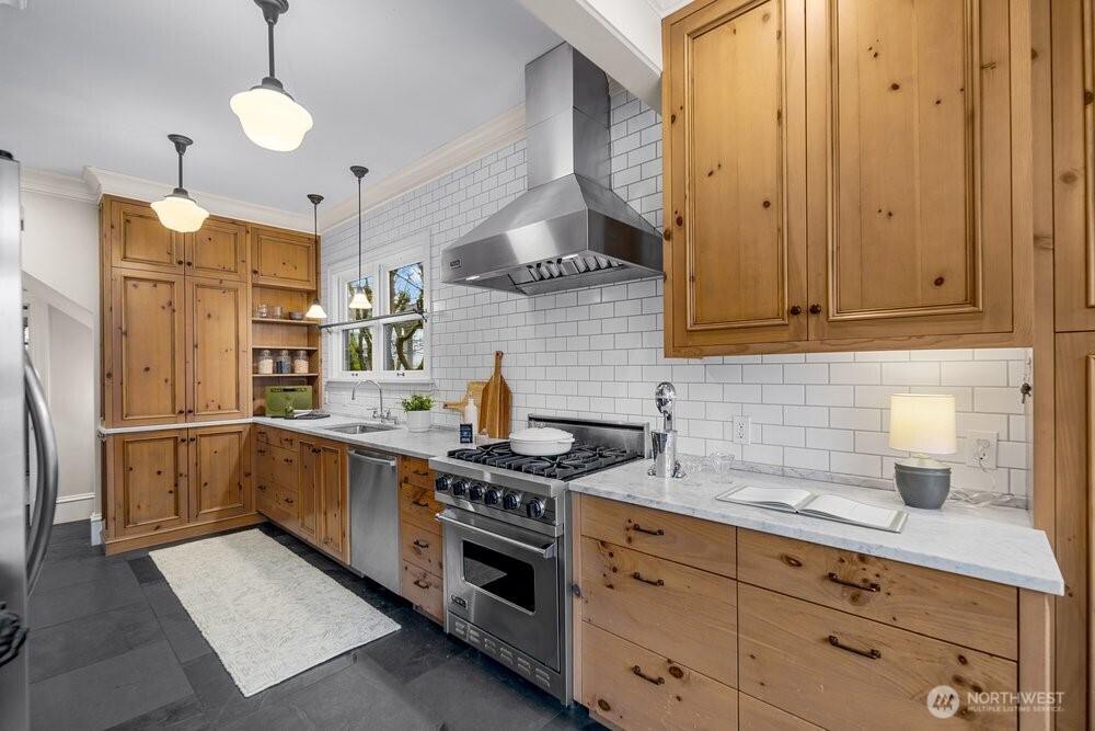 610 16th Avenue E Seattle WA 98112