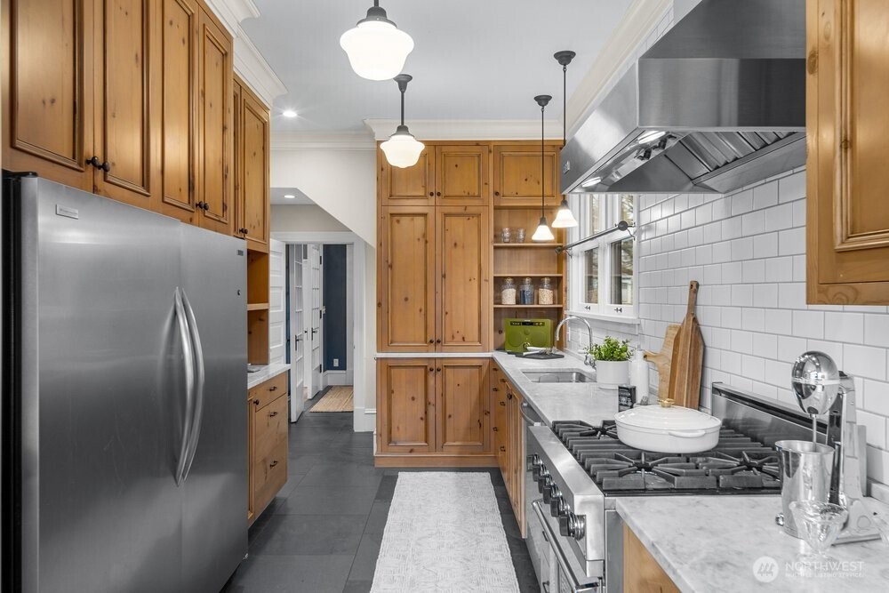610 16th Avenue E Seattle WA 98112