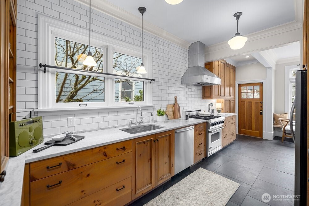 610 16th Avenue E Seattle WA 98112