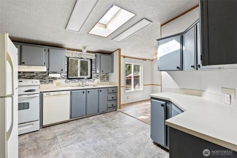 6044 SW Old Clifton Road Port Orchard WA 98367