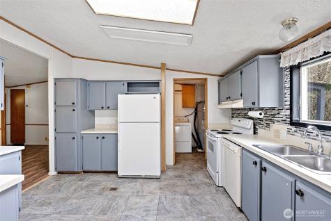 6044 SW Old Clifton Road Port Orchard WA 98367