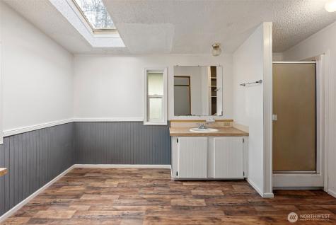 6044 SW Old Clifton Road Port Orchard WA 98367