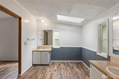 6044 SW Old Clifton Road Port Orchard WA 98367