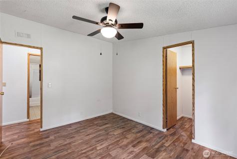 6044 SW Old Clifton Road Port Orchard WA 98367