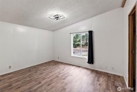 6044 SW Old Clifton Road Port Orchard WA 98367