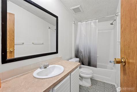6044 SW Old Clifton Road Port Orchard WA 98367