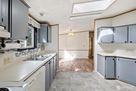 6044 SW Old Clifton Road Port Orchard WA 98367